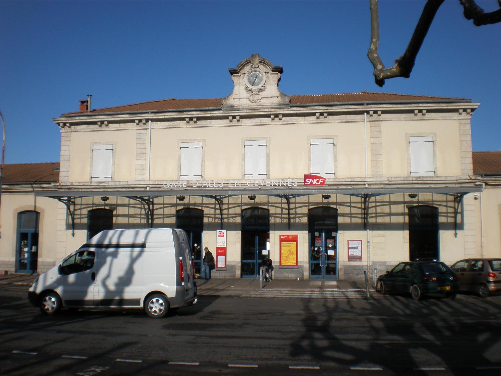 Appart Hotel Les Fleurs Alès Buitenkant foto