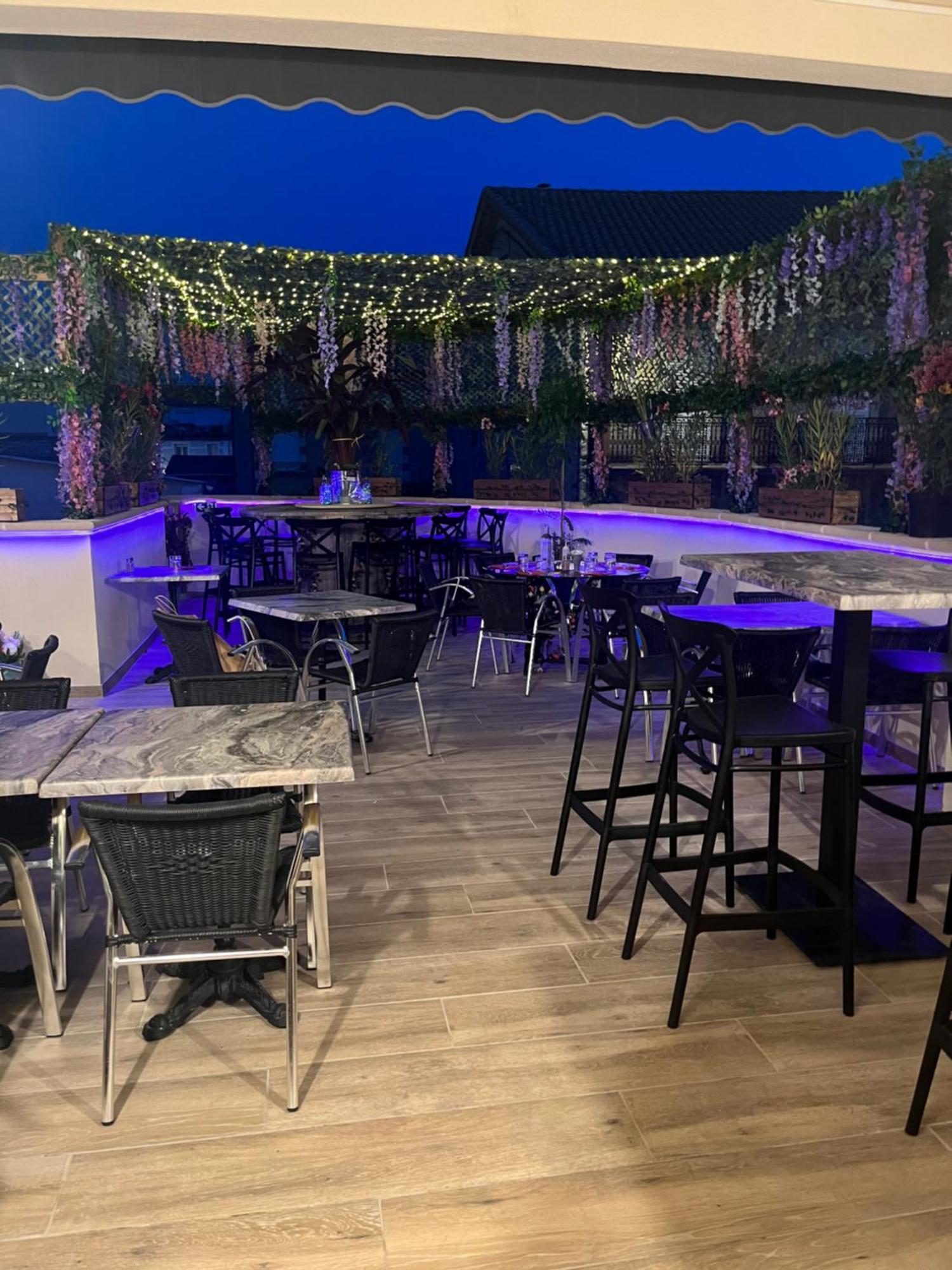 Appart Hotel Les Fleurs Alès Buitenkant foto
